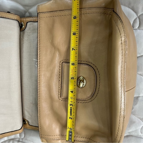 Vintage Coach Willis Tan Leather Handbag - Picture 13 of 14